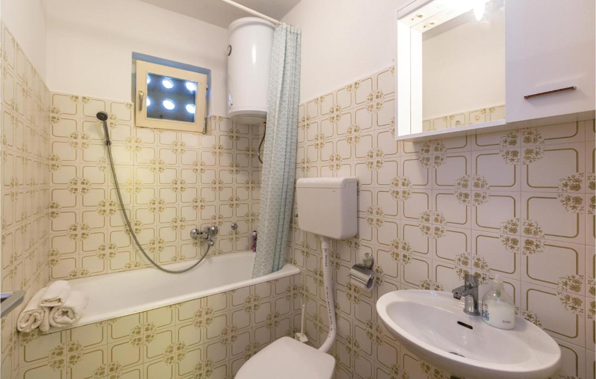 Nice Apartment In Tucepi With Wifi Exterior foto